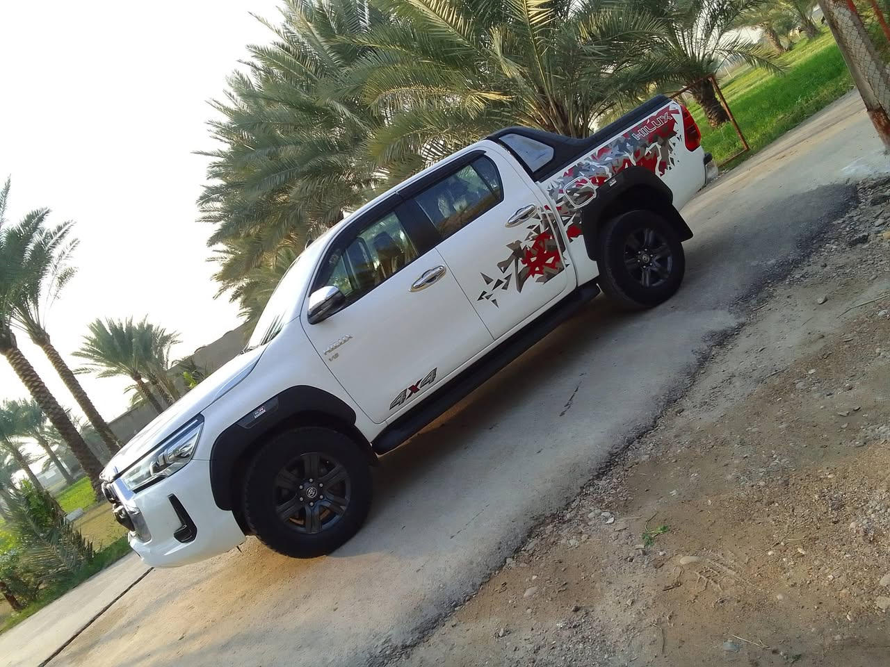 للبيع تويوتا هايلوكس2022 فورويل 6 سلندر فول مواصفات رقم بغداد مكفولة السعر ٣٣٠ وبيه مجال 
***********
