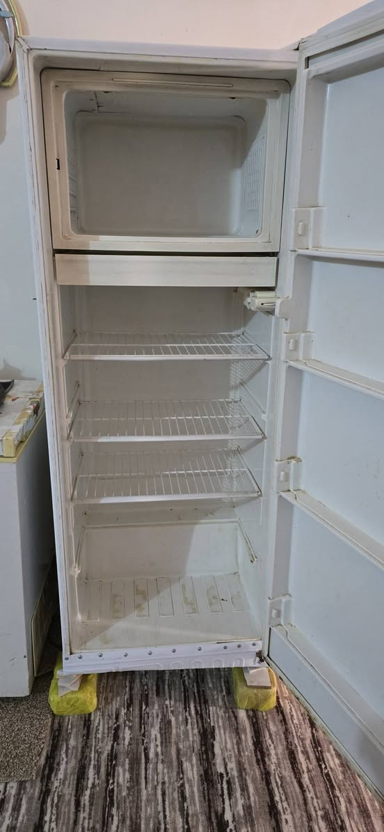 ثلاجه البيع ثلاجه مكفوله تبريد فول ثلج فول كلشي البيع عنوان سماوه رميثه ناحيت الهلال 
رقم *********** سعر 160 بيه مجال بصيط
