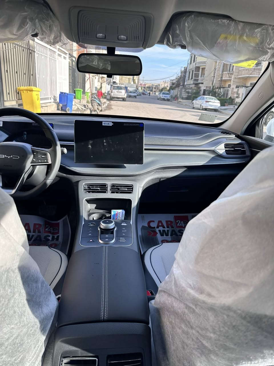 السلام عليكم 

لبيع بي واي دي دستروير 2025 
ماشيه 300 وشويه يعني زيرو 

مطخوخه شويه بلبنيد موضح بلصوره 
طخيته من داطبكه بلباب 
محوله باسمي
ومشتريله بصمه ودواسات وسبير وجك

مكاني بغداد الكاظمية ***********
