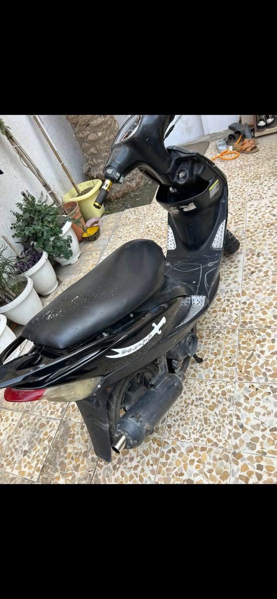 سلام عليكم 
ماكس عدله 120 
رايدهه ب ٣٥٠ 
الدراجه مكينتهه حلوه وهيه مرتبه ونكره الله شاهد(مكينه مفتوحه) وكدامك تصوير ومتلكه بهيج سعر 
 ( بيهه نقوصات ) كهربائياتهه كله طافيه لبارد مدري شبي هوه بعد انت اترتب وبيهه وبعد نقوصات بسطه بس هيه شغاله واروح واجي بيهه من الشغل ومابيهه اي خلل 
اريد ابيعهه لان محتاج 
مكاني بغداد الحريه
رقمي ***********
