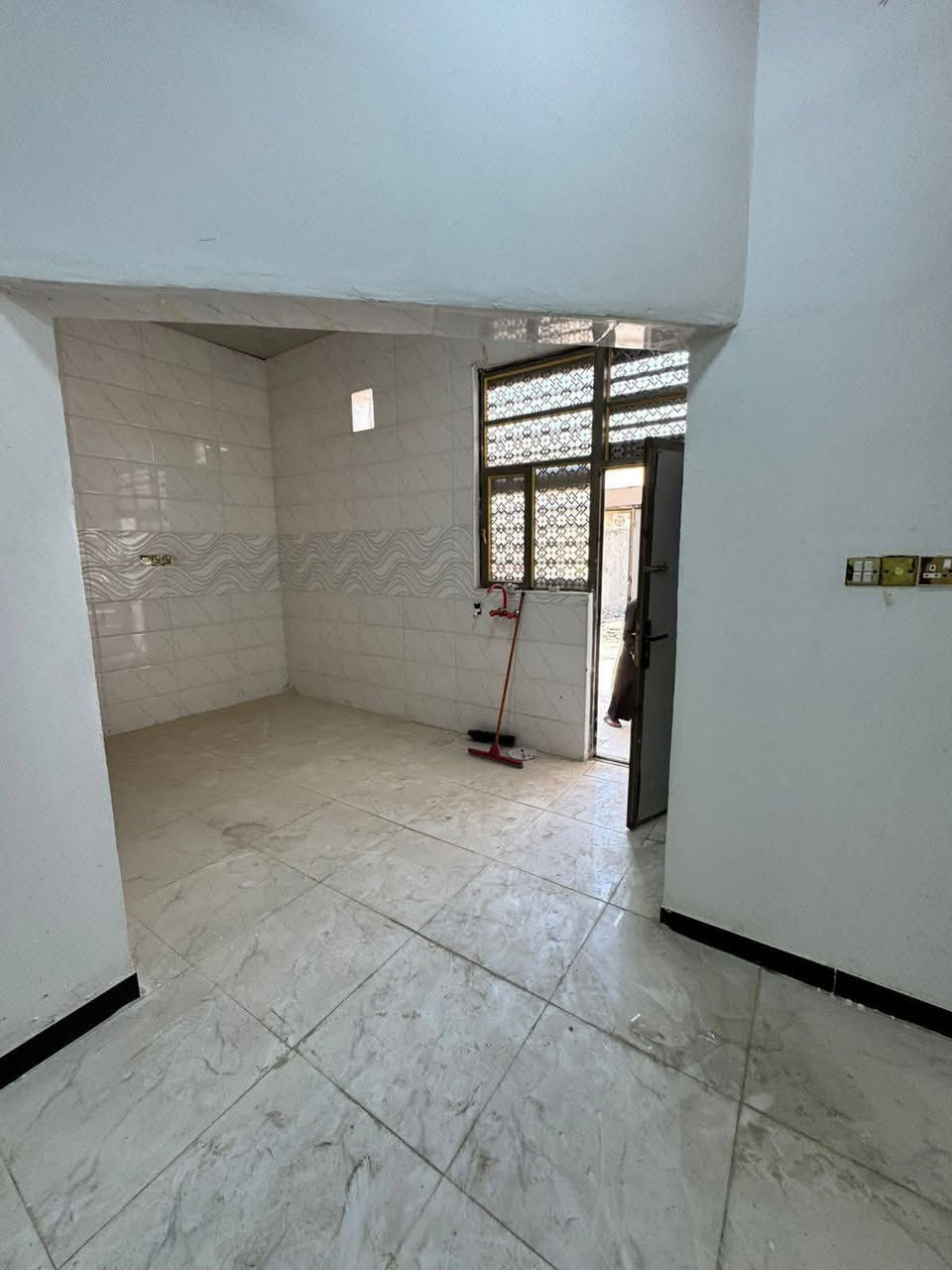 يتوفر لدينا بيت للبيع في أبي الخصيب حمدان طابو زراعي عراقي راعي الأرض عراقي موجود سند25 وكاله ونسخه من طابو مساحه البيت 100م مربع يحتوي على 2غرف منام اوصاله اوديوان ومطبخ وكراج وحديقه بيت بناء جديد شغل درجه اولى جاهز السكن تسليم مفتاح السعر 60, وقابل للتفاوض مكان كلاش حلووو جميع الخدمات منطقه ممتكامله إلا ستفسار رقم الهاتف فقط ***********
