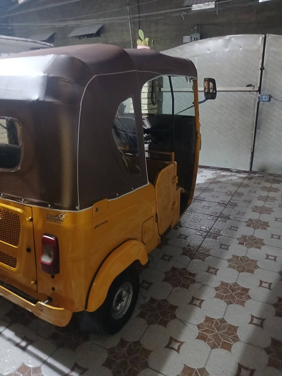 تركيب موديل 21 شهر 11 تيك توك مقفوله كفاله عامه بس من عندها طخه باللغت فقط لا دوسهمفتوحه ما مفتوحه تيك توك سعرها 7750 بيها مجال حق الجيبي مكاني بغداد الدوره*********** حابه تستفسري اتصل في الرقم
