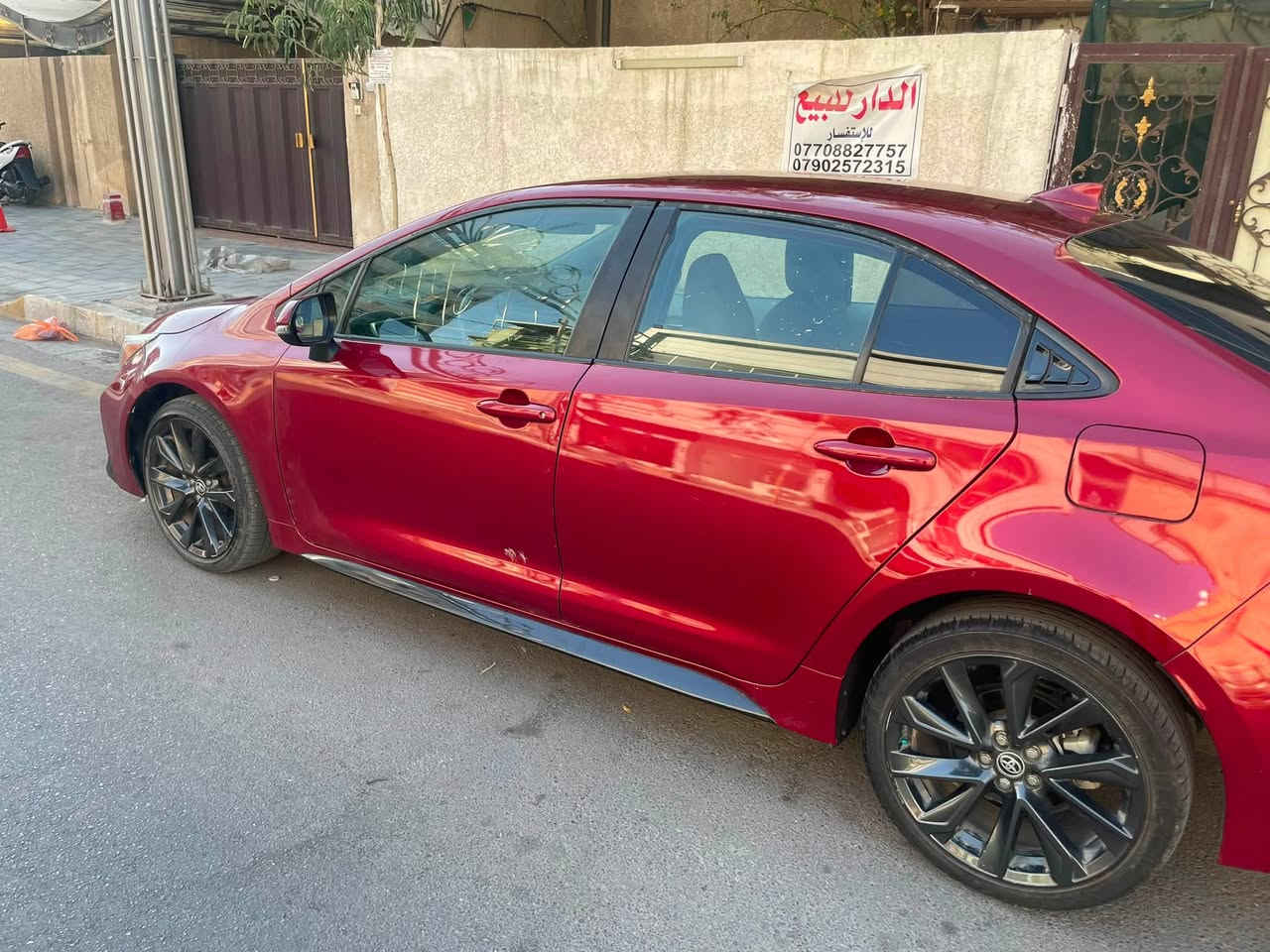 سلام عليكم اخوان جميعاً
 سيارة كورلا موديل ٢٠٢٣ بانزين بدون رقم حادثها امامي مصلح وكامل بس يرادلها  غاز تبريد البواري موجودة الحادث امامي الضربه بالمحرك والكير المحرك مبدل بمحرك جديد ماشيء الف مال كصة والكير مصلح مبدل فقط القبق الخارجي بيها شواصي  بدايتهن معدل حار بدون كص بالشاصي وصور مرفوقه كلها السعر ١١٥ ورقه وبيها مجال السيارة بدون رقم الاتصال على الرقم *********** بيها ثلاث قطع جاملغات الاماميميه والبنيد مبدلات ومصبوغات
