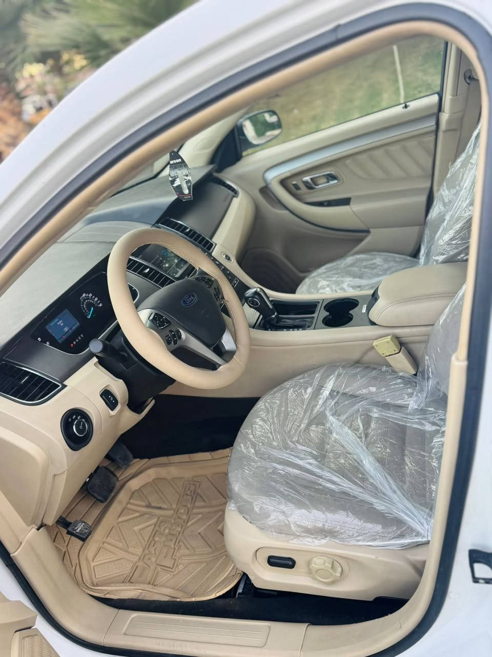 السلام عليكم..
فورد تورس 2017 مواصفات se 

وارد امريكي 

جاهزة من جميع النواحي

محرك ، گير ، تبريد

كله مكفول

 ضربتها صندوق ومبدل بأمريكا اصلي من الوكالة

كشنات كهرباء

لايتات زنون

صندوق بصمة

شاشة ، كاميرا خلفية

ماشية 95 الف مايل

مكفولة كفالة عامة و بأسمي تحويل ثاني يوم من يوم الشراء

السعر 133 ورقة وبيها مجال 

للتواصل 

***********

مكاني بغداد شارع فلسطين

صور الضربة في المنشور
