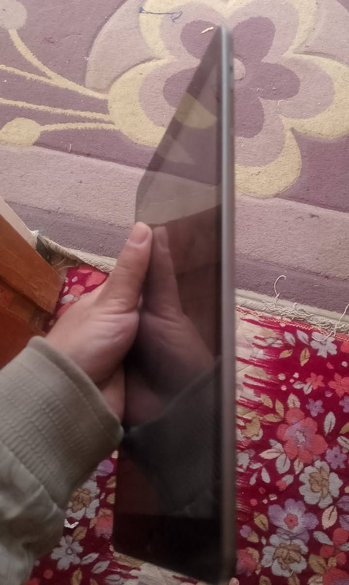 ايباد 8مستعمل
مبدل بيه شاشه فقط والبصمه الاصبع متشتغل متوقفه 
يشتغل نضيف جدا مابيه شي 
للبيع 
١٥٠ الف لاتكسر بالسعر اذا ماتشتري رحمه الوالديك 
مكاني الصويره 
واتساب ***********
