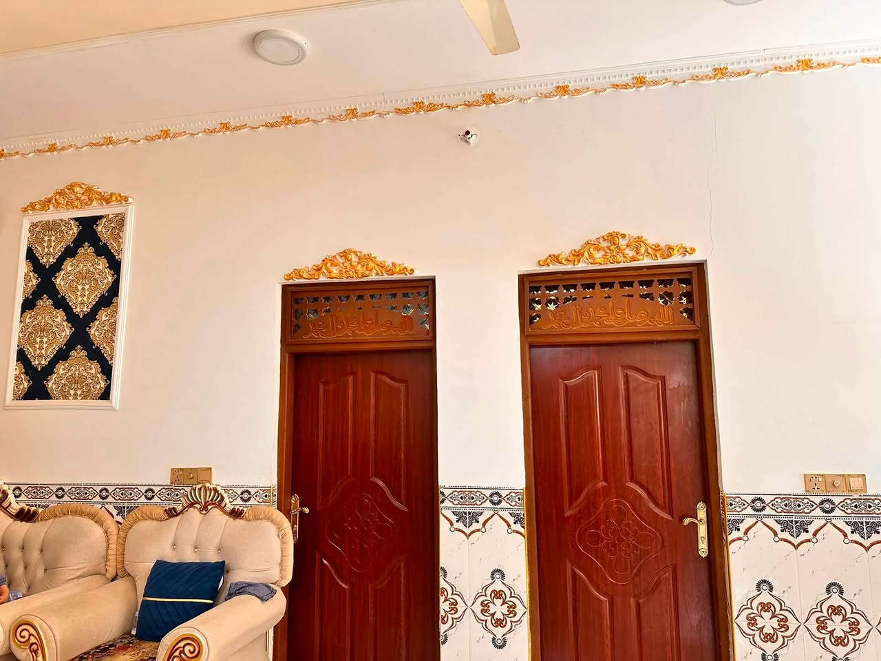� للبيع بيت ركن زراعي – مساحة 200 م²
بيت ركن زراعي بمساحة 200 متر مربع، مناسب للسكن، وبناء درجة أولى.

مواصفات البيت:  ملاحضه البيت يباع مع الاثاث

* غرفتا نوم، مساحة كل غرفة 4 × 5 متر.
* صالة واسعة بمساحة 8 × 4 متر.
* براني (استقبال) بمساحة 4 × 6 متر.
* مطبخ.
* صحيات (حمام) داخلية.
* صحيات (حمام) خارجية.
* كراج خارجي للسيارة.

📍 العنوان:
قرب مدرسة أحمد الوائلي – بستان الصكبان

***********. رجا رحا بدون مواعيد كاذبه الشراي خل يخابرني ويجي ويشوف بدون مواعيد الله يخليكم

