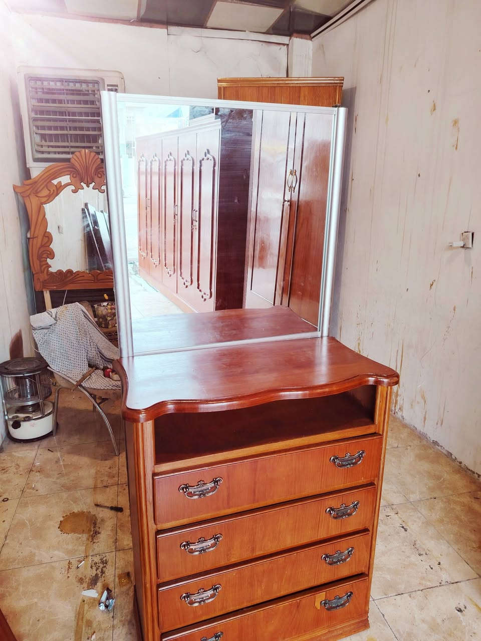 @للبيع ✅
عرض خاص بس 65 الف🆕
توفر لدينا من جديد ميز تواليت جكامج شغل درجه اولى توصي🌏🌺
للاستفسار وتساب *********** مباشر ***********
ومستعدون لشراء الغرف النوم المستعمله و الكناتير
