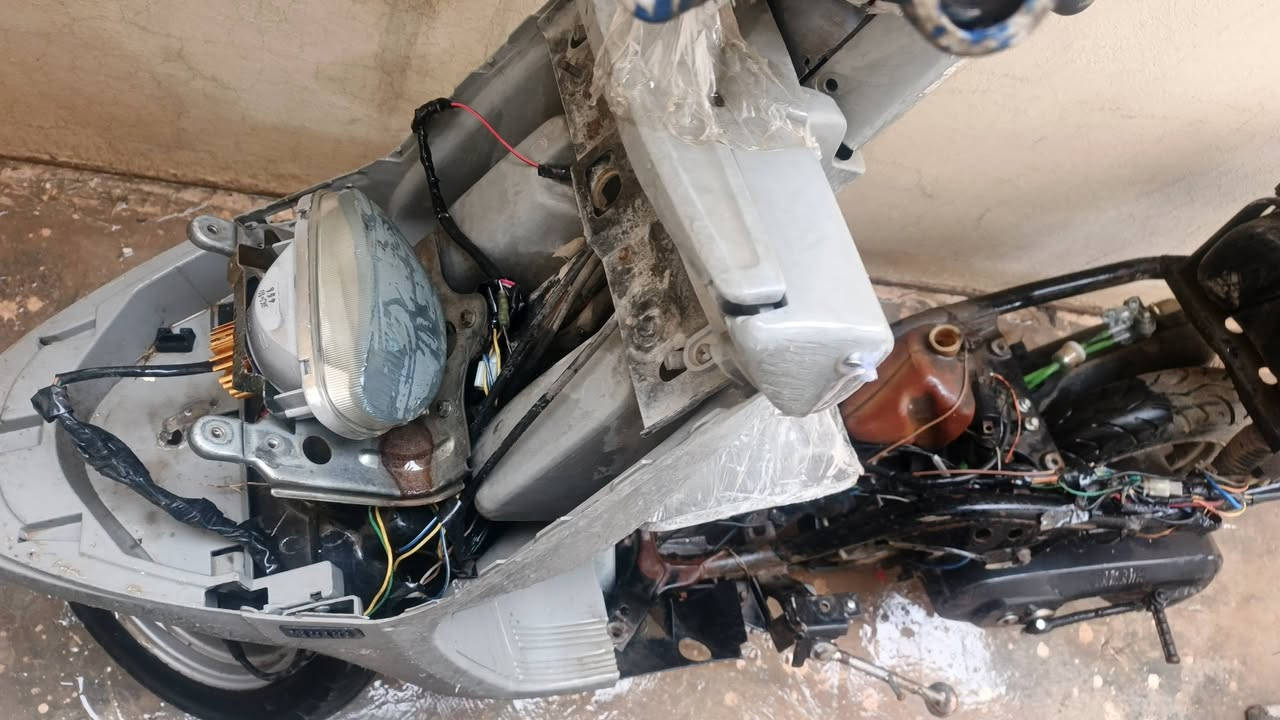 سلام عليكم دراجه ياماها تشتغل وتطفه  ابيعها جف تراب كفراتها موجوده سعرها١٠٠بيها مجال ***********واساب موجود
