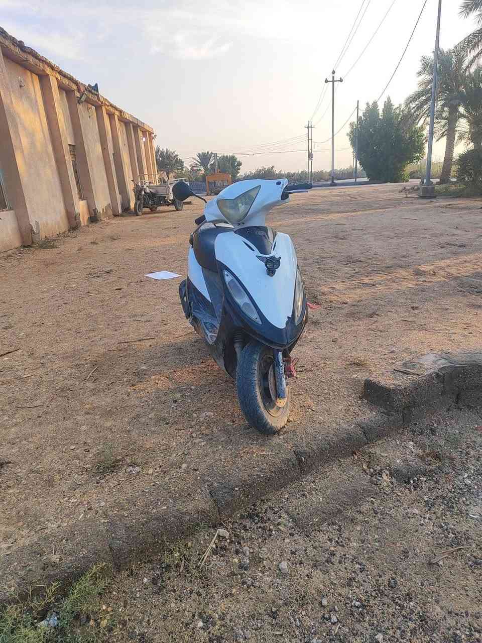 السلام عليكم ورحمة الله وبركاته
للبيع كامكو جي فور G4 
نضافه 90%
كابريتر جديد 
سلف جديد 
بلك رياضي جديد
تواير جدد 
كفرات نضيفه 
كهربائيات كلها شغاله 
نقص بيها الصالنصه طاكه فقط يرادلهة لحيم او تبديل
الدراجه نگرة سلف 
السعر 435 وبيهة مجال للطيبين 
ملاحضه الستان الوسط موجوده ضامه الي يريده
مكان ناصرية سوق الشوخ العكيكه
التواصل.  ***********
واتساب ورقم فقط فيس ما متواجد
