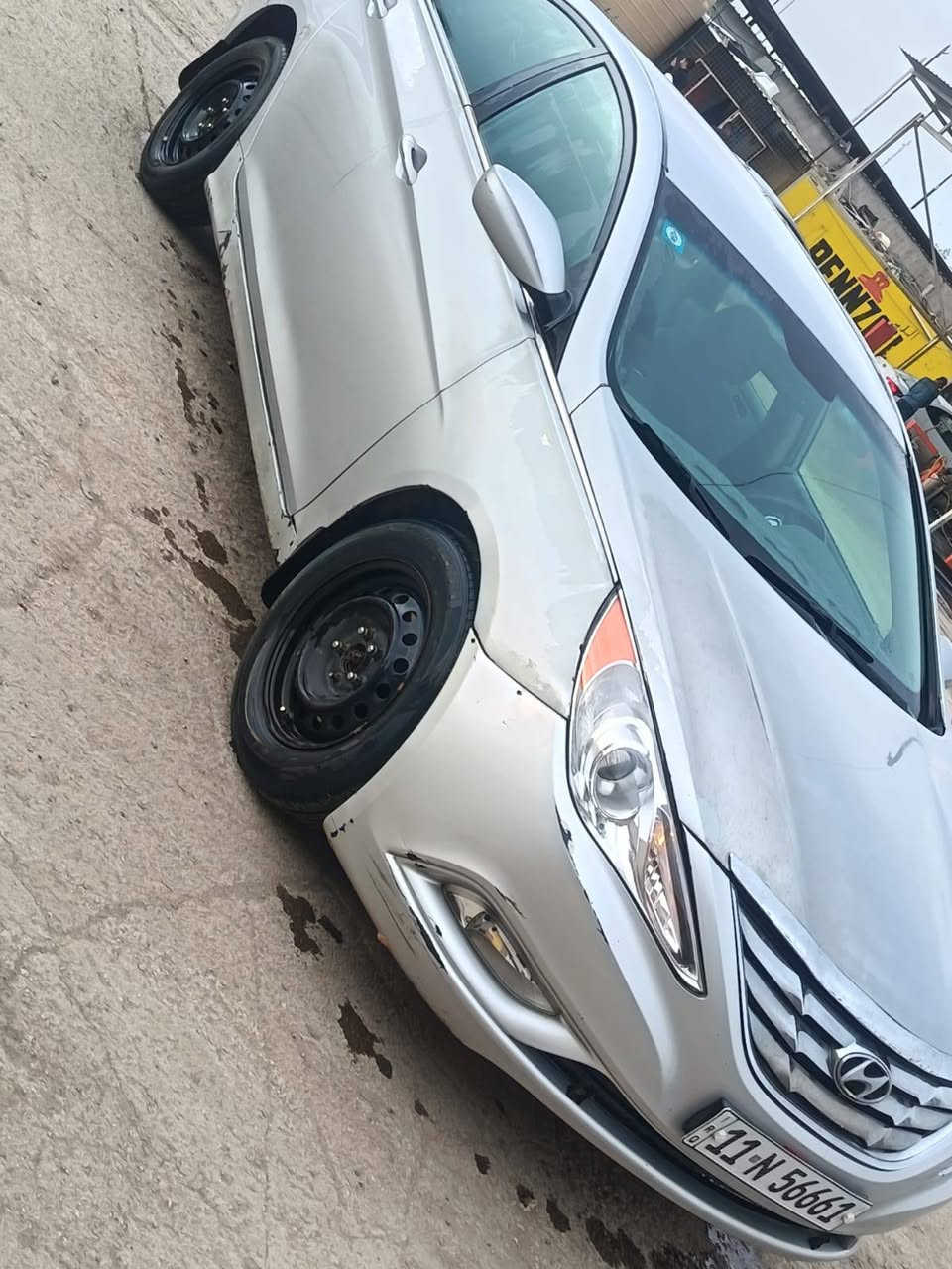 سوناتا 2012 سياره جديدة مكينة وكير وحدادية وتبريد وتدفئة وتخم تاير كله جديد جديده بمعنى الكلمة حادث جاملغ أمامي شفتات استيرن تحكمات استيرن كشن كهرباء السعر 81 رقم بغداد دولي بأسمي مكان السيارة حلة رقم الهاتف ***********
