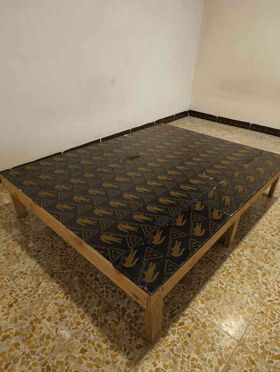 غرفه نوم كاملا
السعر 300
9قطع
 موقع موصل القادسيه الثانيه
***********
***********
