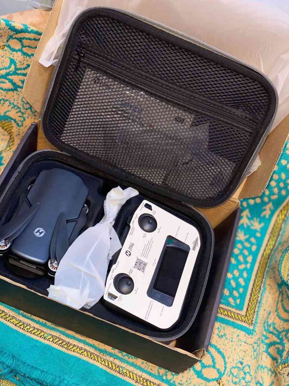 درون للبيع توصيل ماعندي مكاني موصل سعر230🔴🔴
درون احترافي
ماركة hollystone360s العالمية
* تصوير 4K حقيقي
* كاميرا نوع كيمبول مع مانع اهتزاز متحرك
* عدسة بدقة 3 ميكا بكسل و مستشعر 1/3cmo من سوني متحركة
* المدى 3 كم متر بالاحياء و 4 كم في المناطق المفتوحة
* بطارية واحدة بقدرة 21 دقيقة طيران 
* نظام gps للهبوط التلقائي في نفس مكان الإقلاع
* نظام التعرف على الوجه و التتبع والالتفاف حول الشخص وميزة الابتعاد والاقتراب ورسم مسار لنقاط معينة على ال gps
* منفذ للرام حتى 128gb لحفظ الصور والمقاطع بدقة 4k
* كونترول ثنائي الانتنا و اتصال و بث مباشر على الموبايل عن طريق وصلة كيبل لنقل صورة حية بدون تقطيع لمسافة 3كم
* حقيبة سفاري حافظة للدرون من الخدوش


**إذا كنت صاحب هذا الإعلان وتريد حذفه لأي سبب، رجاءا أرسل رسالة إلى الدعم الفني**