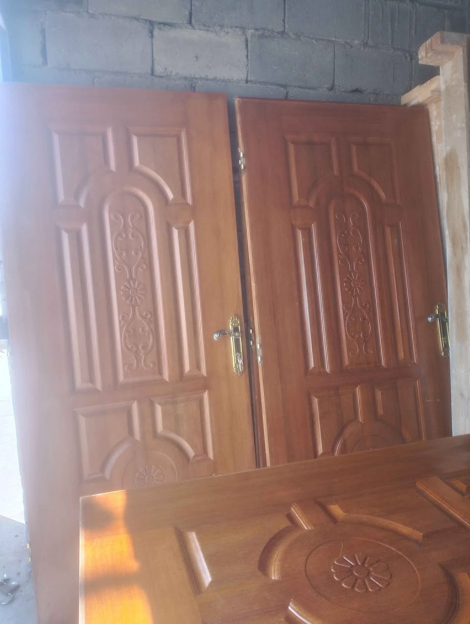 عندي أبواب صاج أحطاطه ثقيل درجة أولى كامل مع الكيلون للبيع سعر الباب الواحد ب 100 ألف العدد 5 أرتفاع مترين و2سم  عرض 89 سم  العنوان بغداد أبو غريب، ***********،*********** بغداد, العراق
