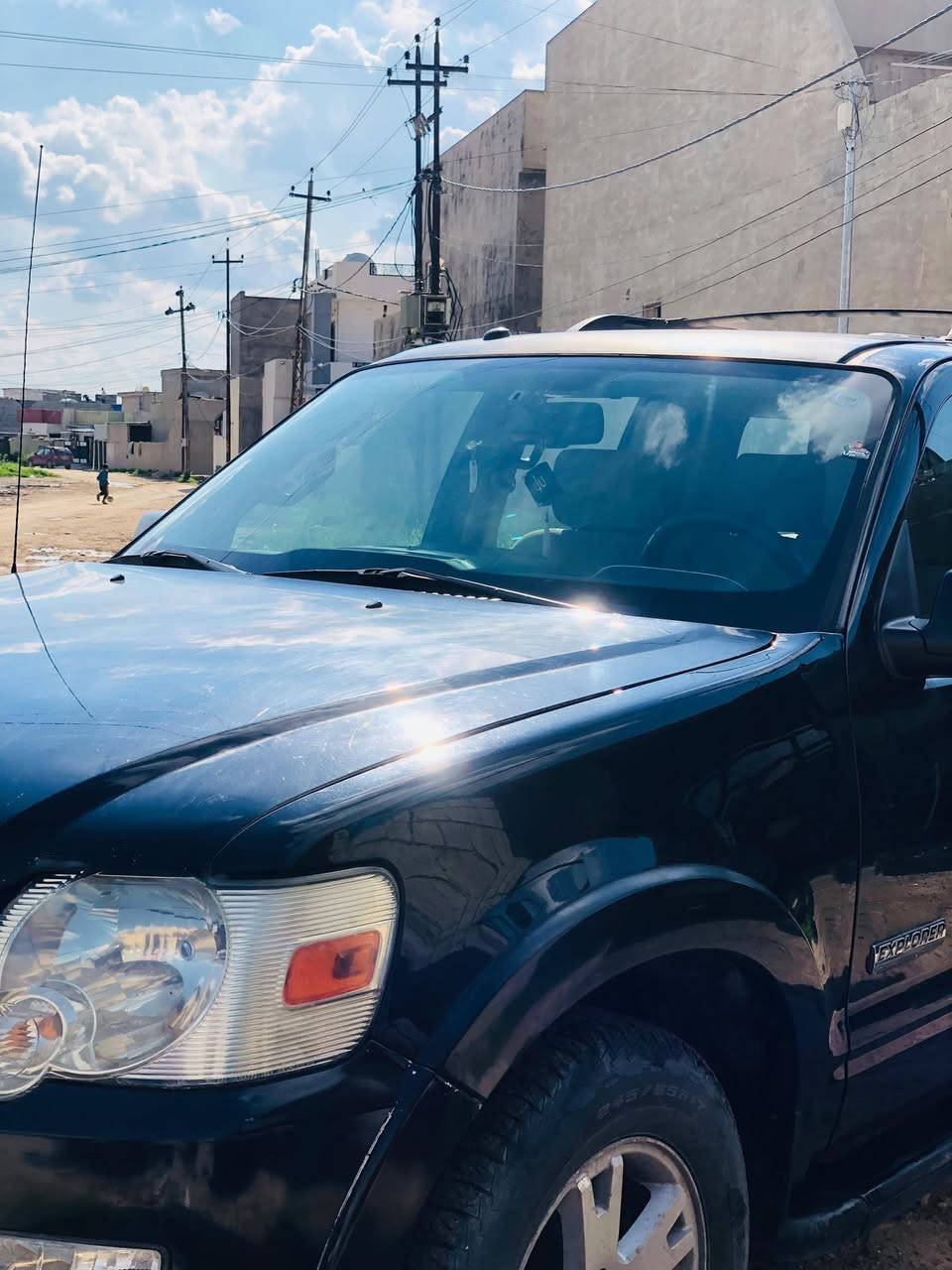 للبيع فورد اكسبلور
موديل 2008
محرك بلادي 4000 
دفع رباعي 4×4
بطاقة بانزين بيها 
تخم تاير جديد
بدون ضرر
فقط بار على كد شبر بصندوك 
السعر 95 
رقم الهاتف ***********
