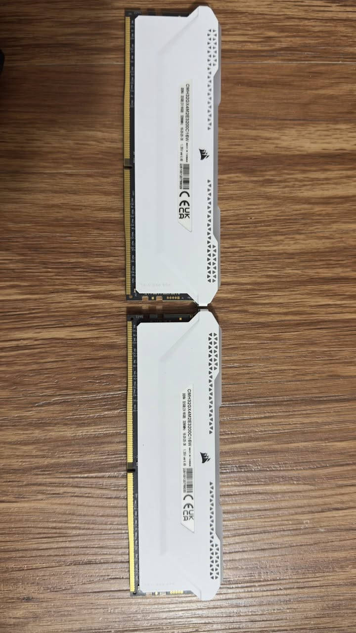 رامات 32 كيكا ddr4 للبيع
سلام عليكم رامات 16x2 = 32 گيگا كورسير 
السرعه 3200 mhz CL40
مستعمل بس جداً نظيفات صار سنه ماخذهن و خلال هاي السنه مشغل الpc عشر مرات بس 
شغالات بدون اي مشاكل 
السعر 325 الف بيهن مجال


**إذا كنت صاحب هذا الإعلان وتريد حذفه لأي سبب، رجاءا أرسل رسالة إلى الدعم الفني**