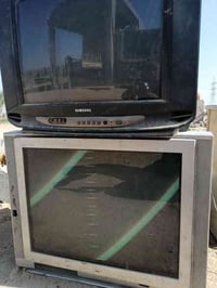 متاح للبيع نجف ٠٧٨٠١٥٢٩١٦٤النجف واحد يشتغل والثاني عاطل قيم وخذ