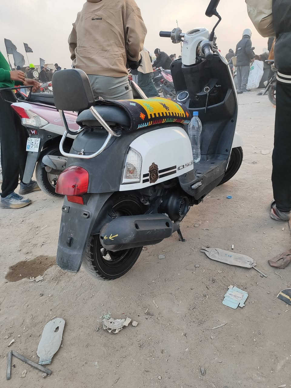 السلام عليكم
ماكس بوليسي كابريته، دراجه شرط برغي ما مفتوح بيه صاله 4 اشهر من طالعه من معرض بمليون وربع  شرط وكاله ختم واحد ويه مكينه وصل معرض موجود. دراجه نضافته شوفت عينكم.

 السعر 900 وبيه مجال للشراي. 

واتساب+ اتصال: ***********
