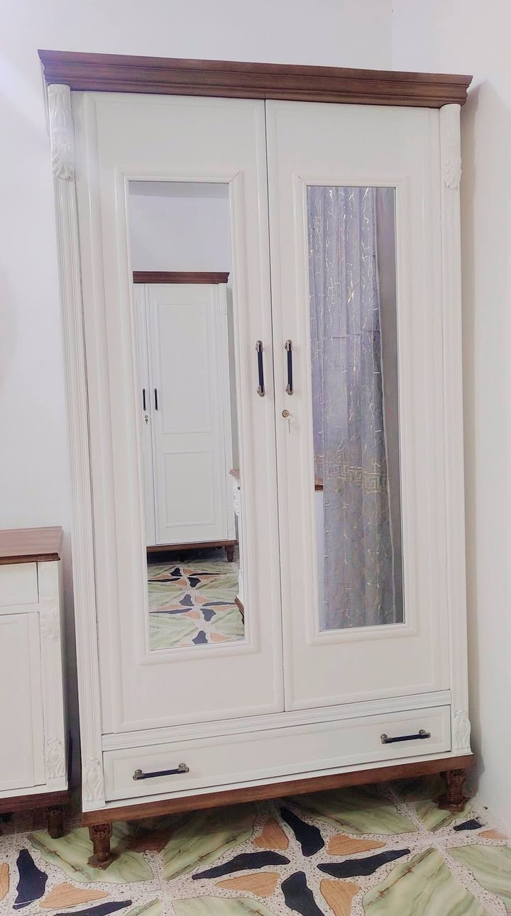 رمضان كريم عليكم متابعينا الكرام من معمل ومعرض الشمري للاثاث 
تم تسليم طلبيه لأحد زبائننا الكرام  بهذا الشكل والتصميم وحسب طلبه غرفه ٦ ابواب تزكام

تفاصيل العمل.

بدايه الصبغ لان اهم مرحله في العمل حراراي سيارات ضمان بأيادي المبدعين  عباس احمد  امير كاظم 

الوجه  MDF خام  ٧ ملم

الداخل صاج طبيعي ٥ ملم

السقف والقاعده بلوك

الضهر جرجوبه شد براغي

الرجل تكون لوكنز مرتفعه عن الارض 

عمل الغرفه كله من الزان المصري الثقيل

مستعدون لتجهيز وتصميم جميع الموديلات

*********** سجاد 

*********** سجاد
