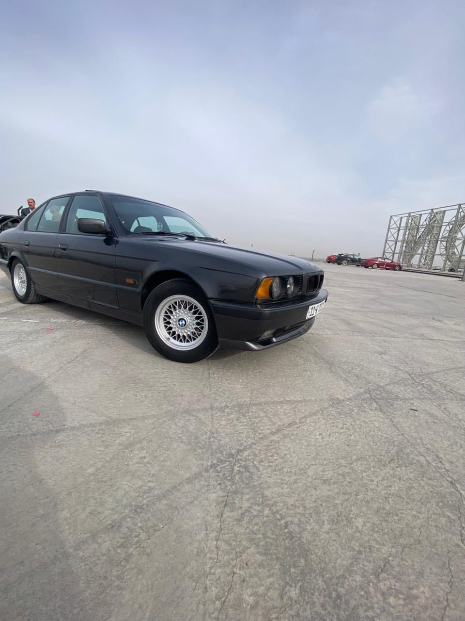 السلام عليكم
BMW1992. 525i
السياره وارد يابان نضيفه بمعنى الكلمه رقم بغداد باسمي تحويل ثاني يوم 
محرك مسكر عدل المرغوب 2500
مواصفات السياره فتحه سقف 
كراسي جلد كهرباء 
برده خلفيه 
بجم دخاني M
ويل كب خليه 
تبريد خير من الله منضومه لايت زنون 
كهربائيات كلها شغاله 
عنواني بغداد 
للتواصل ***********

