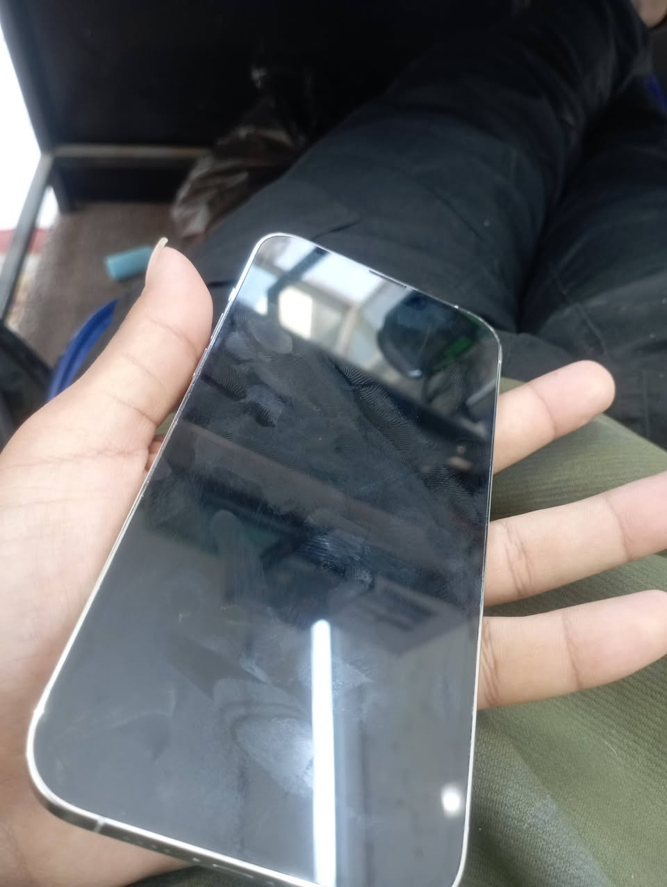 iPhone 13 Pro Max قمة النظافة 
​الحالة: جهاز ما داخل تصليح نهائياً (شرط الفحص) 
​الموديل: أمريكي (LL/A) 🇺🇸.
ذاكرة 256
​البطارية: 86% (أصلية).
​اللون: أبيض ملكي (Silver).
​النظافة: أخو الجديد، بدون أي شخط.
​السعر: [725]قفل
المكان: النجف - حي المهندسين


**إذا كنت صاحب هذا الإعلان وتريد حذفه لأي سبب، رجاءا أرسل رسالة إلى الدعم الفني**