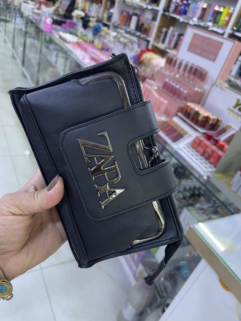 توفره حقيبه جلد طبيعي 
بالوان متتعدده 🦋🦋🦋
السعر ٧ الف فقط 
كوزمتك اشوووو شهداء البياع 
للحجز وتساب *********** 
تتوفر خدمه توصيل بغداد وجميع المحافضات
