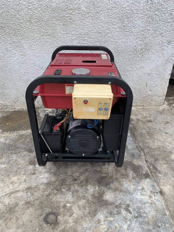 مولده كاز .7 كيفي 28 امبير .. جديده لوك . مامستخدمه مره وحده فقط   .تشغيل واطفاء .سويج وحبل  ...جديده بعدها على وضع الشركه باتري .. ملف نحاس ١٠٠% . اقتصاديه جدآ بصرف الكاز ...السعر .700 
مكاني بغداد .بوب شام ..🏘 للاتصال ***********
