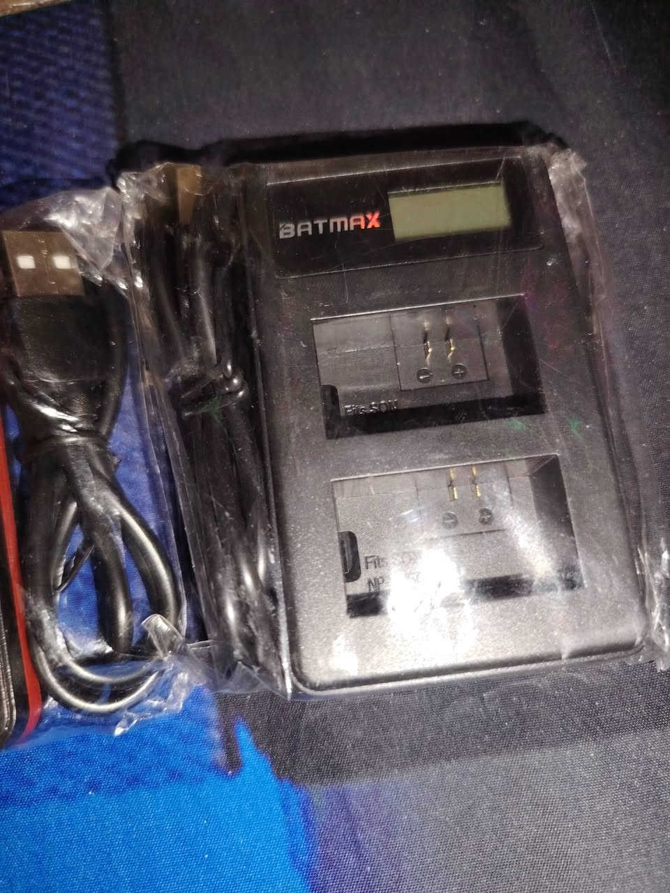 سلام عليكم بطاريات كامرة كل اربع بطاريات وشاحنتهن
العدد 8 بطاريات هنة وشواحنهن حطونه سعر وبلعافيه عل ياخذهن متواجد خاص واتساب *********** مازنجر
