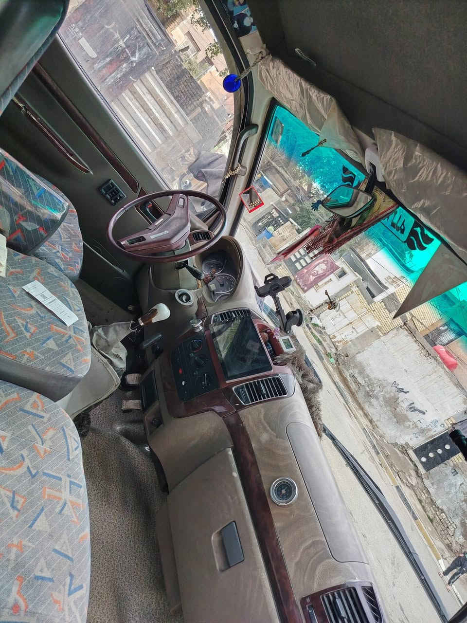 السلام عليكم فتون ١٤ .. السياره سوفت عينكم نظيفه جدآ. تخم تاير تخم ويل صدر جديد كير مكينه اكسل خير من الله دوشمه كامله مكمله بردات سيلايار تزريف درع كامله السياره.. بس بيه كم شغله نقص حشاكم من النقص إني ممتفرغ إله.. رقم بغداد. السعر ٨٨  مكاني بغداد حسينيه الراشديه.. كل التفاصيل ذاكرهن... بيه صبغ معمره ٤ دواوير، وبين الكصه مصبوغة بيه طخه بلمازده مال سايق وصبغت الكصه كله للجماليه كل تفاصيل ذاكرهن وبخدمتكم من تخابر لاتكلي شبيه مابيه هاي كل تفاصيله والنقص البيه صالنصه طاكه والبور بي ونه خفيفه ويرادله دسكات وكذاء أمور تمام كلبي.. هاي كل تفاصيله.. للعلم السياره بسمي مابيع غير العقد المروري إذا مو عقد مروري مابيع أبد يشهد الله
للعلم لا دركه ولا ترجيه وياها سياره دركته القديمه موجوده والترجيه مو وياها سبير مابيها 
***********
