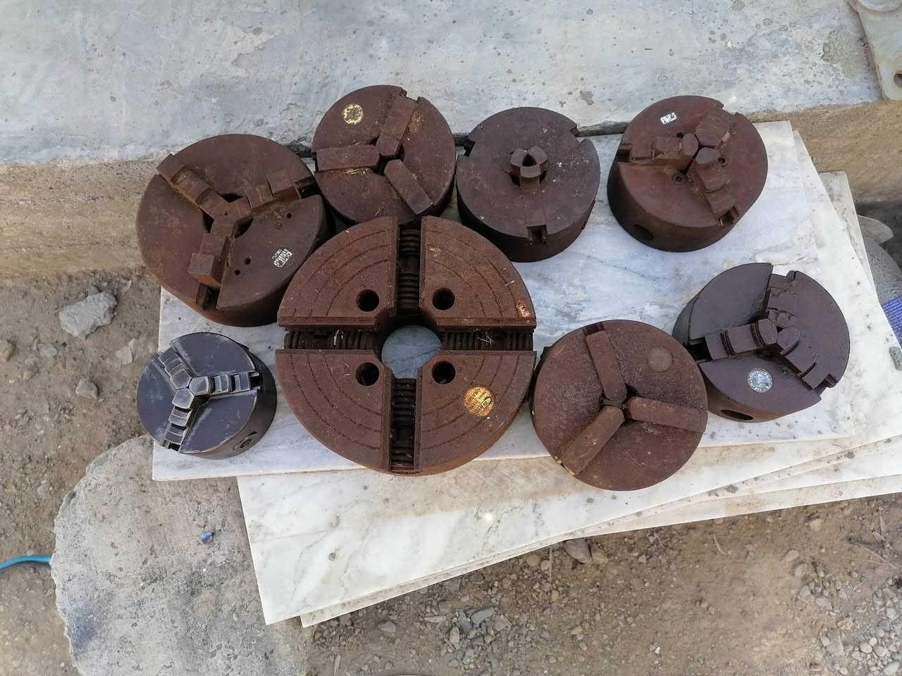 سلام عليكم عينات تورنه للبيع عدد ٨.احجام مختلفه. عنوان بغداد بوب الشام *********** سعر كلهن. ١٥٠.الف.
