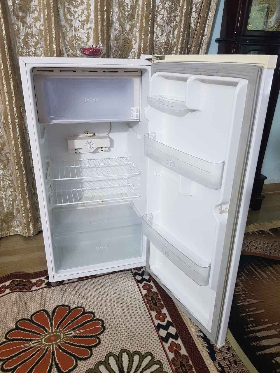 ثلاجه الجي .كوري . الحجم ١٠ قدم . 
ترهم مال غرف نوم .مكاتب . 
بلاديه ع وضع الشركة .تجميدها فول ..
كلش نضيفه .. السعر ١٢٥ الف ..
مكاني بغداد .بوب شام . بغداد, العراق


**إذا كنت صاحب هذا الإعلان وتريد حذفه لأي سبب، رجاءا أرسل رسالة إلى الدعم الفني**