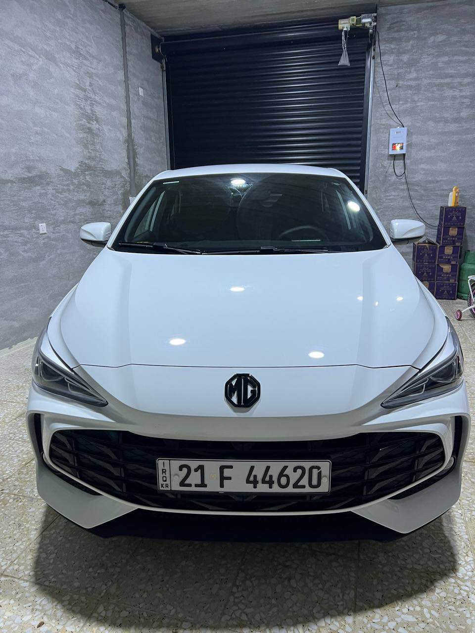 یم جی ٣ 
مۆدێل٢٠٢٥ مانگي ٣ ده ركراوه 
.. سەیارەکە يه ك دەستە لە سفرەییەوە لای خۆمە بە ناوەی خۆمەوەیە 
.. مواسەفات ستاندارد ( دەبڵ گێرە گێر ئۆتۆماتیک وعادی، ئاوێنە ئیشارەت،لایتەکانی هالۆجین و تەبیردە، ٢ سەماعە ،، شاشەیە و کامێرەیە ، حاسەی دواوەی هەیە ،لایتی ئۆتۆیە، بلاجکتۆرە،مەکینەی ١٥ دەبڵ کەمشەفتە کە مەرغوبە، لێخوڕینی نەرم و هێز و توانایەکی زۆرباشی هەیە ، نیضامی ئیکۆ ی هەیە بۆ بەنزین کەم خواردن، سپێری دانەگیراوە، گاعی و کەپی شەریکەی ڕانەخراوە ، سوکان ڤۆلیۆم و تەحەکومی سوکانە، حاسەی تایەیە ، خامی کوشنی تێگیراوە وەکو بیلاد ، قفڵ مەرکەزی ، دوگمەی sos هەیە، ماوەی ڕۆشتن ١٥ هه زارکم تازە سێرڤزی بۆ کراوە 

ده عامي بو ده عامي به شه رت بي شوخت بي سارد بي بوياخ بي چال لايتي پيشه وه كراوه به زينون تازه روني گوراوه گاعي يه ك بارچه ي پلاستيكي بو دانراوه يه ك دينار مسرفي نيه

نرخی :١٠٢ گەلاو مەجالێکی زۆر کەم 
شوێن سلێمانی 
ژ.م : *********** السليمانية, العراق
