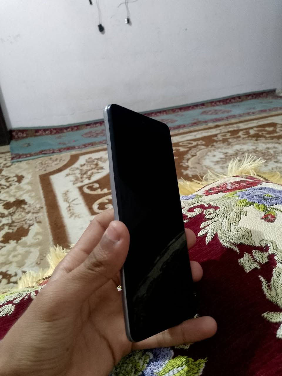 جهاز a51 نضيف ومابي شي بس الكامره الاماميه يحتاجله تنضيف غير شي مابي شي هوه بس الكامره الاماميه يحتاجله تنضيف بيها تراب شوي 

ذاكرته 128 
ياخذ خطين 
جهاز نضيف ومناسب 

رايدينه ب75 وبي مجال بسيط 
مكاني بغداد الغزاليه شارع المشجر قرب المستوصف
