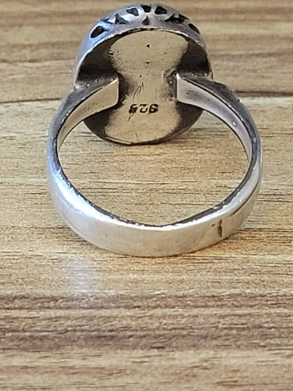 محبس سليماني قديم صياغة يدوية للبيع السعر ٤٠  عنوان بغداد كرادة هاتف واتساب ***********
