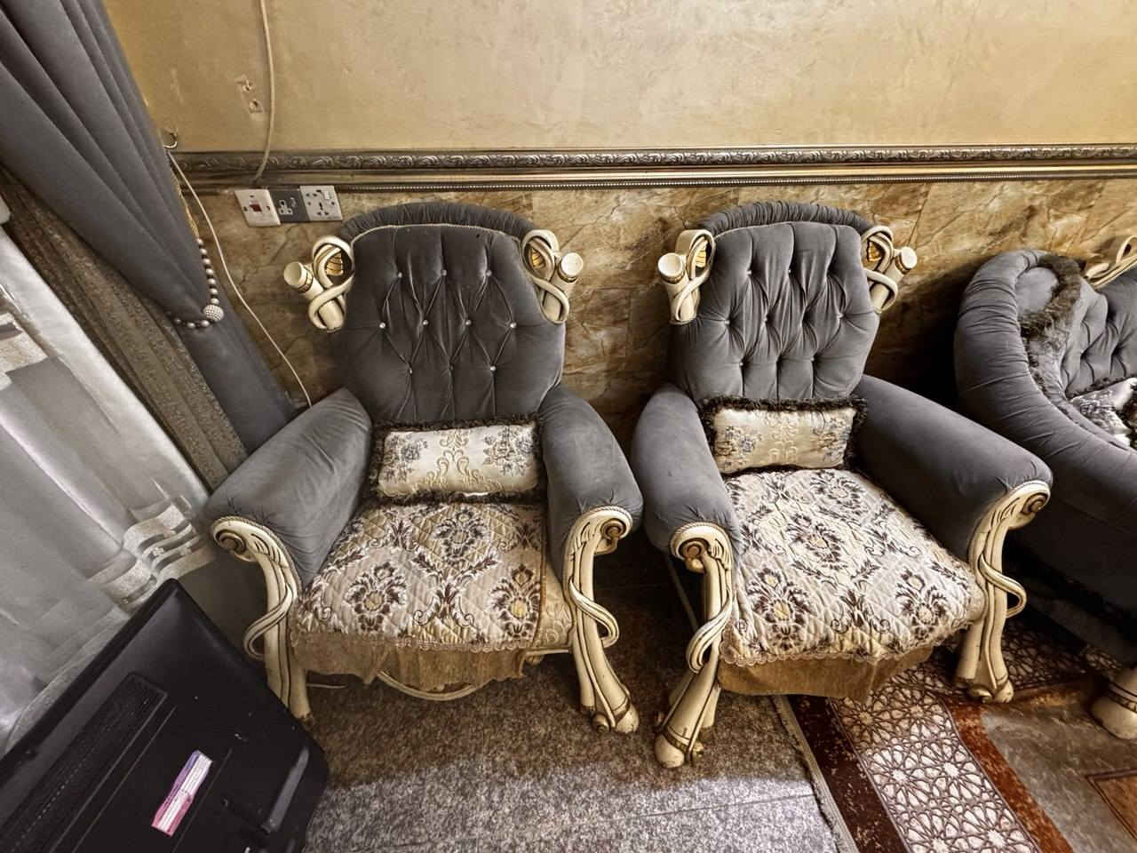 تخم ١٠ مقاعد هو والبردة مالته
بغداد مكاني حي أور رايدة ب٤٠٠ وبي مجال حك الجاي وللجادين.


**إذا كنت صاحب هذا الإعلان وتريد حذفه لأي سبب، رجاءا أرسل رسالة إلى الدعم الفني**