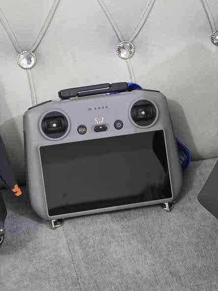 للبيع درون dji air 3Sنظيفة جدا مع كامل الملحقات مثل ماموجود بالصور استخدام قليل العنوان كربلاء
