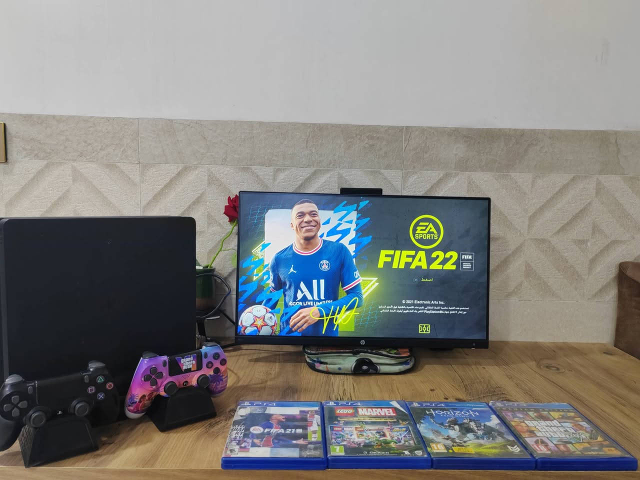 السلام عليكم
ps4 سلم 
ذاكره واحد تيرا 1T 
يدات عدد 2 + قاعده تبريد وشحن يدات
اقراص عدد 4 موضحات +العاب بلحساب نازله
البلي اولاين غير مهكر !
جهاز لوك نضيف
مكاني بغداد 
للستفسار ***********
