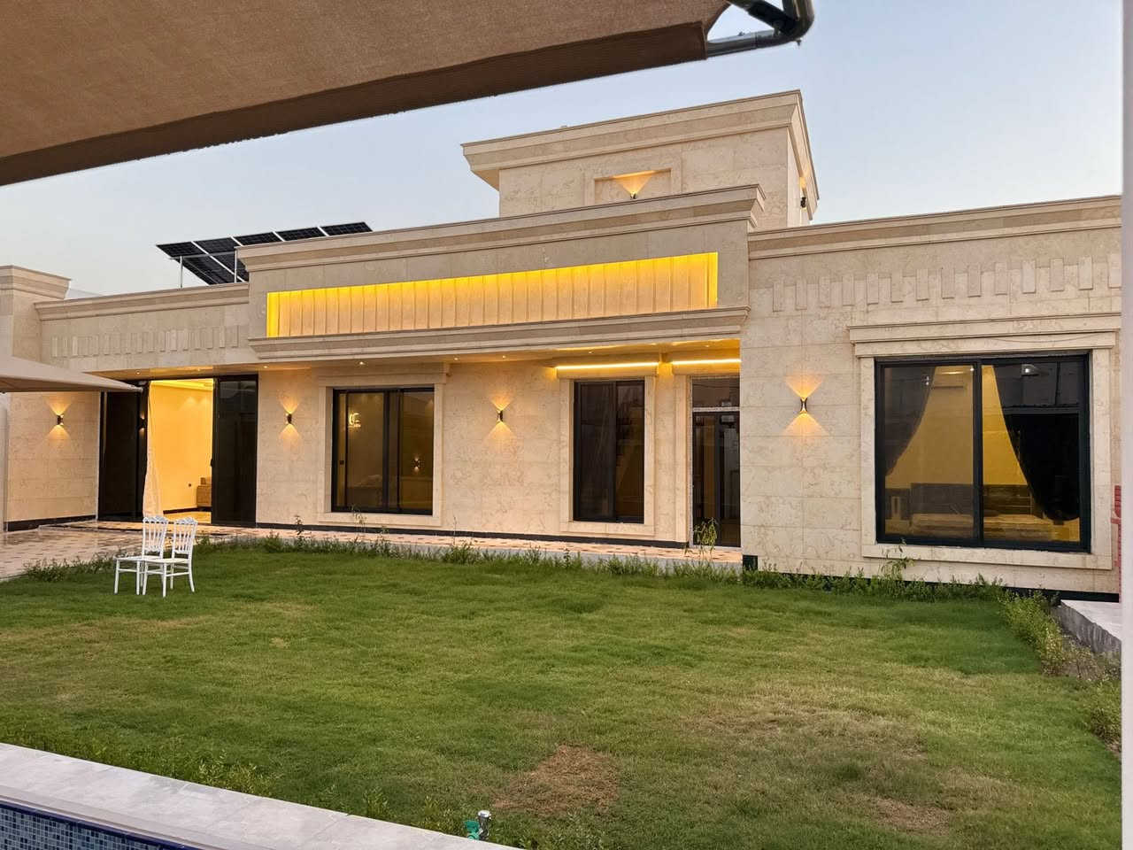 فله للبيع طابو زراعي سنة 2025 (تمليك)
المساحة 500 متر
كاملة من جميع الخدمات من ماء وكهرباء واثاث جديد ومسبح وكعدة خارجيه زجاجيه، وطاقه شمسيه
والفله جديده غير مستخدمه سعرها 375 مليون
تقع في شارع خاص للفلل
العنوان: الدوانم الشرطه الخامسه لها. اربع مداخل 
مدخل علوه الرشيد مدخل العلاف مدخل الدولي 
ومدخل حي الجهاد
رقم الهاتف ***********
