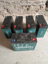 بطاريات للبيع عدد 5 يقرٱ 11 سعر100 07725027107