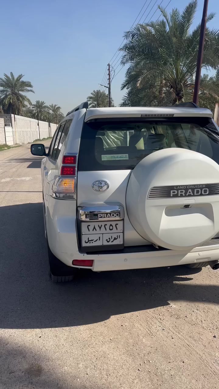 برادو موديل2012
6 سلندر 
فتحة بالسقف ، كشنات جلد ورقم شمالي 
للتواصل ***********
