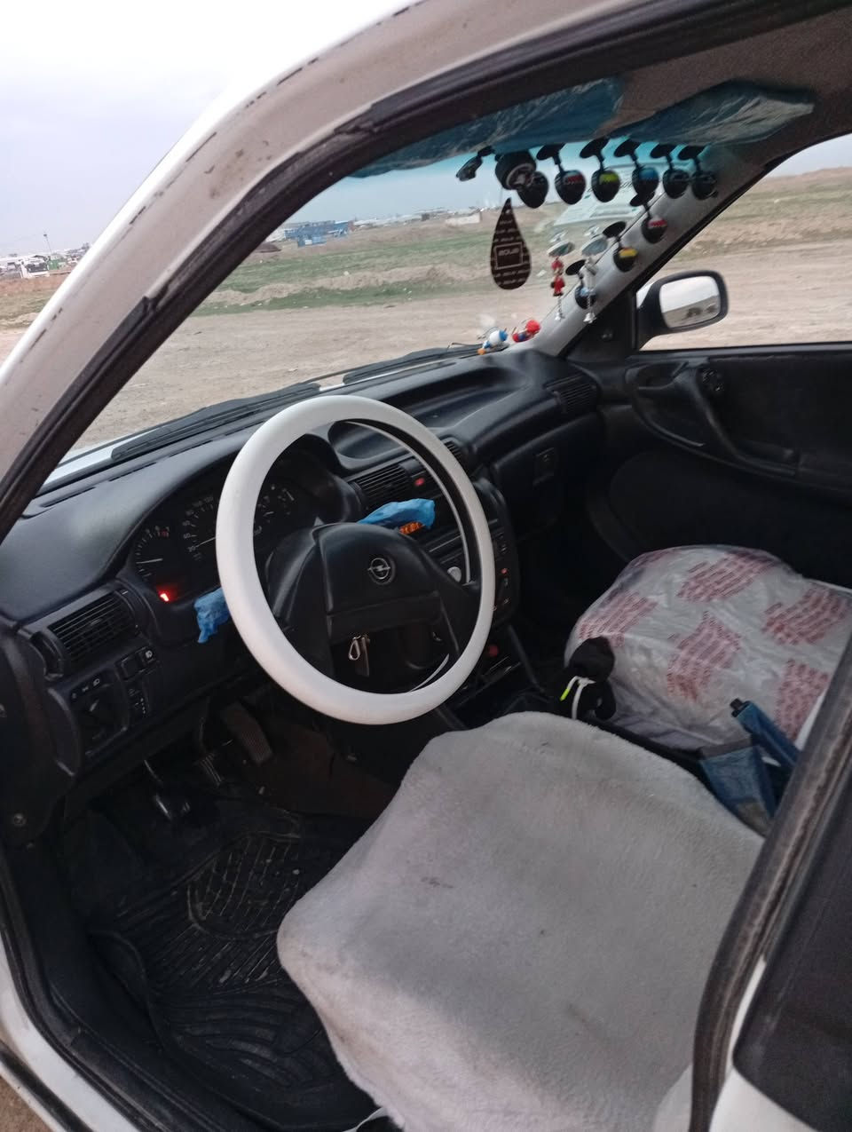 سلام عليكم استره للبيع موديل 1993السياره كفاله عامه بس جاملغ وراه السايق بي صبغ و معجون والباقي كله شرط صبغ بلادي السياره تبريد محرك و كير بل شرط شرط التحويل الشراي يتصل ***********
