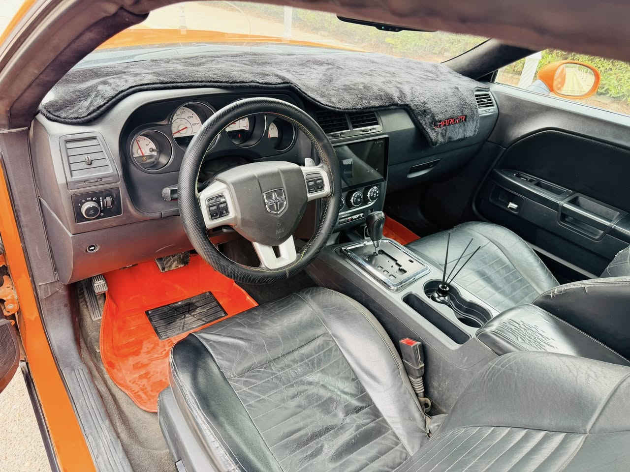 للبيع جالنجر 2014  SXT رقم بغداد انكليزي فول مواصفات فتحه جلد بصمه صور الحادث مرفقه نفس جه الحادث بيه الباب وجاملغ الخلفي بيه صبغ سياره جاهزه كل نقص مابيه مكان العماره السعر 115 ورقه ***********
