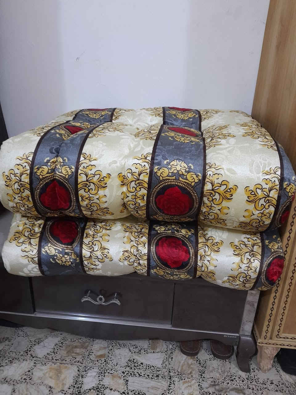 السلام عليكم اغراض للبيع مال بيت مو مال سوق كشي بسعره الدوشك نفرين ابو الظغط ضمان خمس سنوات 150 ألف الثلاجه قفل 100 نوعيه كونكورد الغساله 70 شغاله عل الفحص الطباخ 70 شغال ميز بلازمه 25 بلازمه نوعيه شينوك حجم 42 ب 150 دواشك جديده غير مستغدمه 2 ب 25 بطانيات ابو النفر البطانيه 10 بطانيه نفرين وزن 7 كغم 35 كنتور 2 باب جديد 150 / لايوجد واتس اتصال فقط *********** / الي يريد يشتري يتصل / وشكرا
