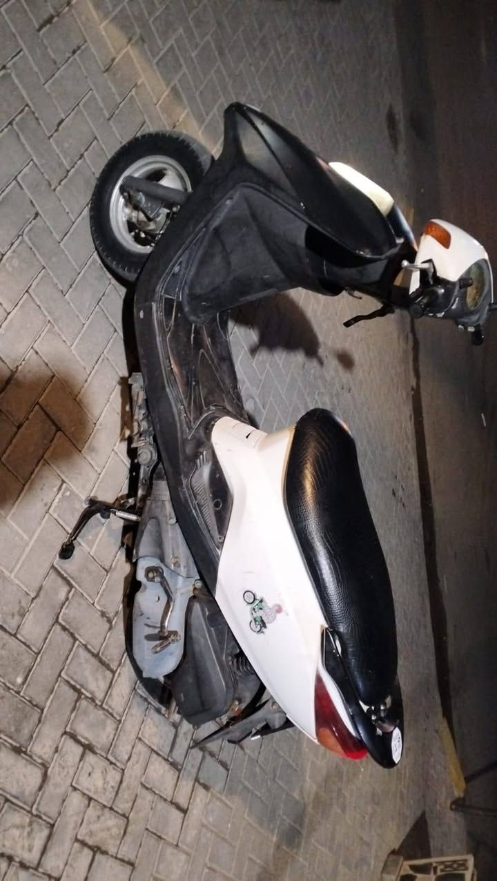 السلام عليكم دراجة بريز للبيع
كهربائيات شغالة محرك ناعم خير من الله فقط عوزة باتري بغداد حي النصر سعر350 رقم ***********
