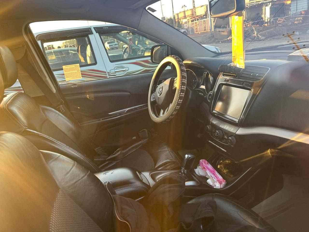 السلام عليكم للبيع فقط
دوج جورني 2016 بغداد الدولي الأنكليزي السيارة باسمي
كروس رود.. فول مواصفات عدا الفتحه
محرك 6 سلندر 
لون فيلي
كشن كهربائي
تحكم ستيرن وشفتات
شاشة كبيرة
دواخل جلد
7 راكب
تبريد ثلاث قطع ، تدفئة
شاشه
كامره + حساسات خليفه
مثبت سرعه
تخدم تايرات جديد
حدادية جاهزه امامي وخلفي الامامية تم تبديلها بالكامل قبل شهر
تحويل ثاني يوم ضررها جاملغين وبنيد تبديل وباب صبخ
وباب توحيد صبع
سعرها ١٢٨ وبيها مجال 
‎*********** للتواصل
المكان—- ذي قار الشطرة
