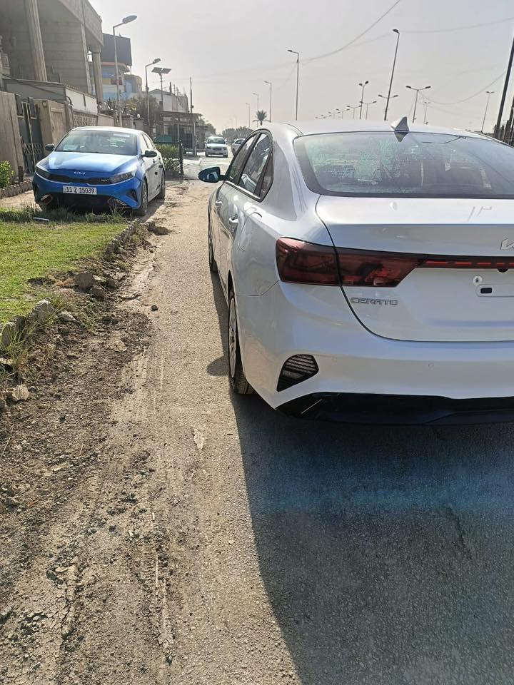 السلام عليكم
سيراتو 2024 السيارة مكفولة المحرك 2000 موصفات نص السيارة ماشية 9000الف تبريد قطعتين حساسات امامية خلفية الداخل اسود رقم بغداد انكليزي 
السعر 165 ورقة وبيه مجال 
العنوان بغداد الشعب 
رقم ***********
