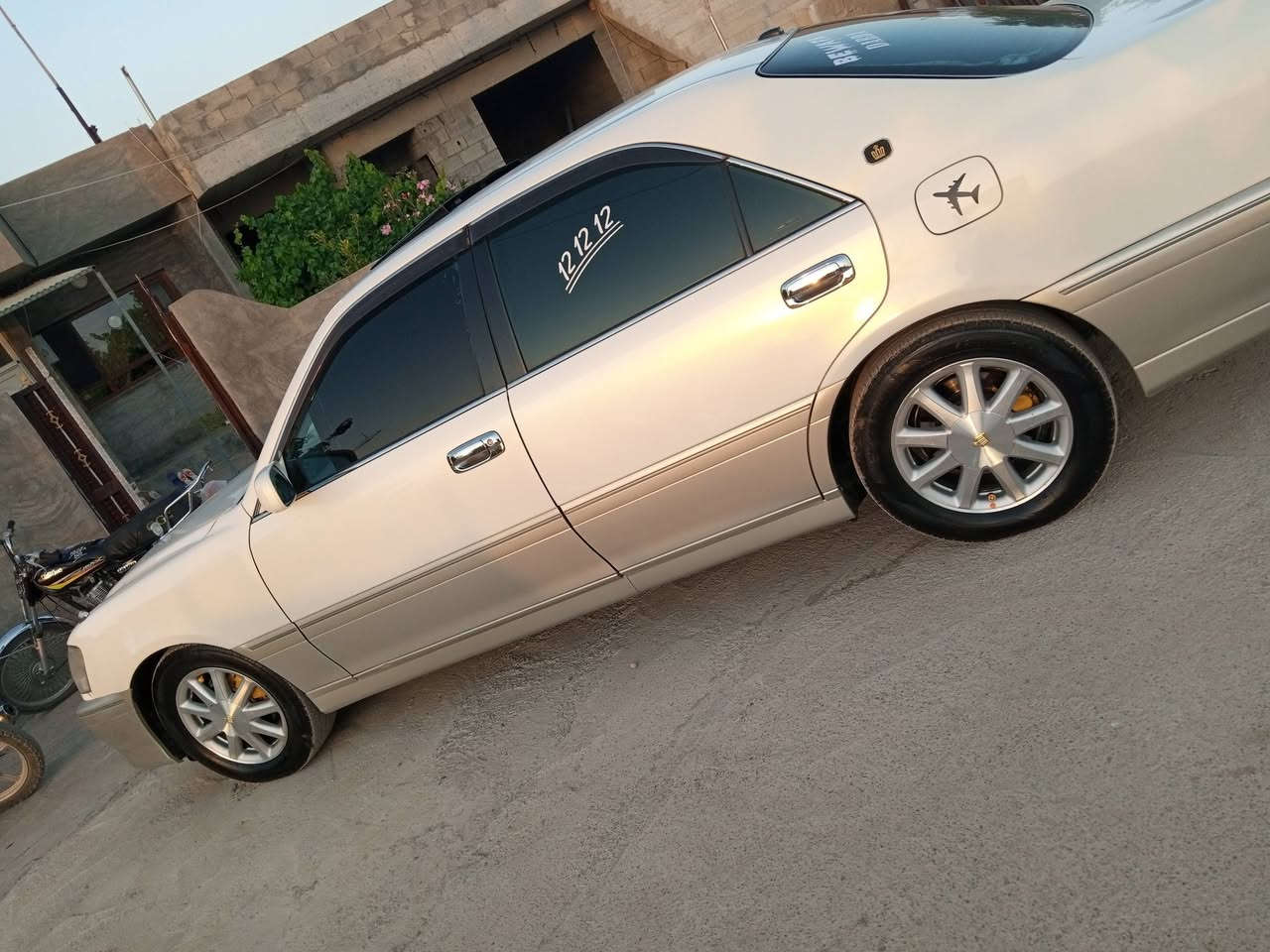 تاقم تایە و ویلی نجمە بیلاد بیلاد بۆ گۆرینەوە 
هی مالی خۆمە لە ژێر سەیارەی خۆمە لە سلێمانیم 
***********
