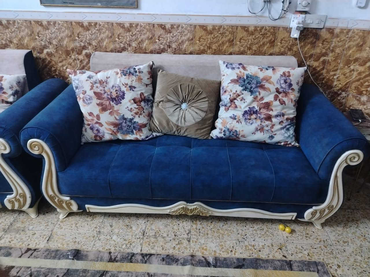 تخم قنفات عشرة مقاعد نظيف جدا قماش ووتربروف نظام مندر الظهر مع ثلاث طبلات السعر، 275الف للاستفسار الاتصال واتساب ه
***********
