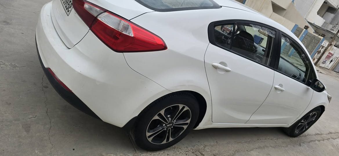 كيا سيراتو  خليجي ٢٠١٤ نص البونيد وشبرين جاملغ السكن صبغ بدون دواخل وبدون ارباك بشرط كير ومحرك بشرط مامفتوح وباردين اصغار بيها ١٠سم ب١٠سم السنوية جديدل٢٨ وبطاقة البنزين بيها سعر ١٠٧ وبي مجال ان شاء الله ***********
