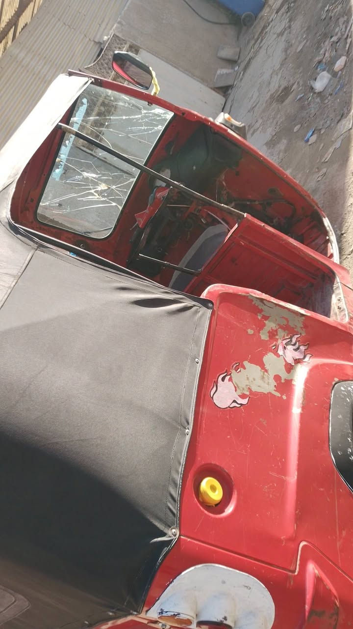 تكتك بياجو اوراق  محوره مكينه  تي في اس. تحوير كلش حلو ومرتب بيها مكينه 26 هسه شديتها. تايرات جدد وياله جديده فلنجات جديده عنابير جديده بنزات جديده عنبار رئيسي جديد تكتك خير من الله التكتك كهربائيات شغاله. للبيع السعر مليونين ونص وبيها مجال بسيط مكاني بغداد حي اور
***********
