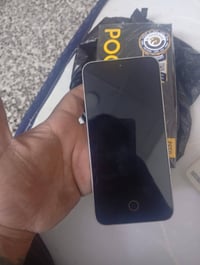 بوكو F7 ذاكره 512 كارتونة وشاحنة اصلية كلة كامل نضيف للاخير سعره 450 م...